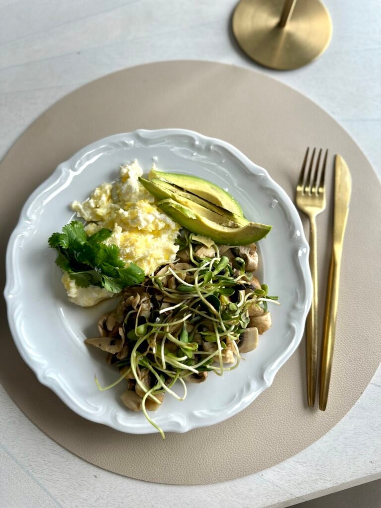 Śniadania białkowe przepisy – 7 pomysłów na zdrowe śniadania białkowo-tłuszczowe z 40 g białka!